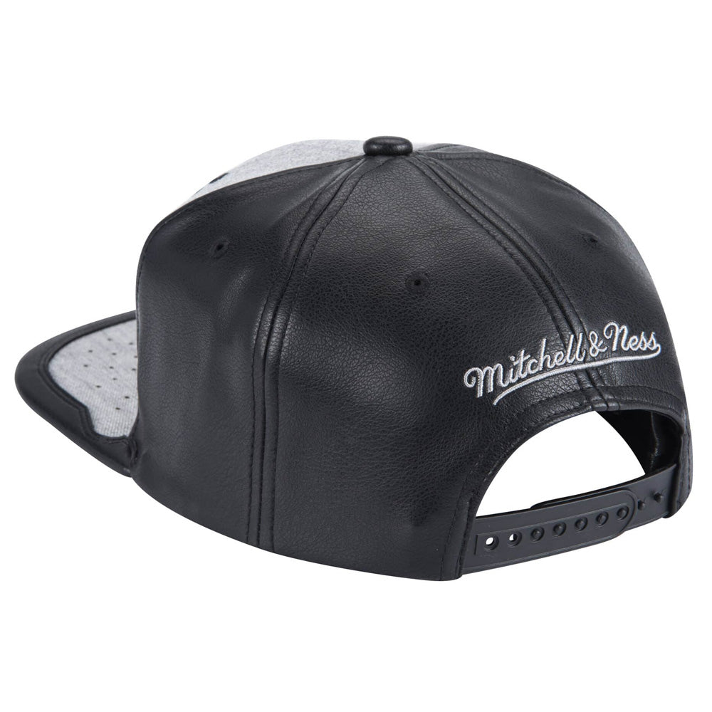 Mitchell & Ness - Day One Bulls Snapback - Grey/Black